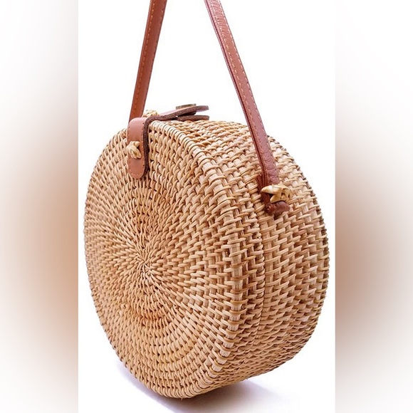 NWOT round wicker bag - Picture 2 of 4